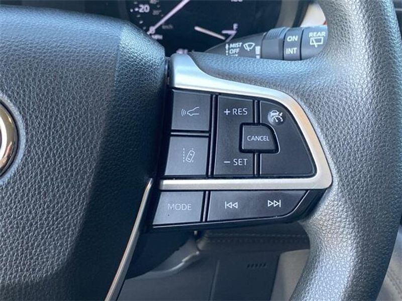 2021 Toyota Sienna LEImage 24
