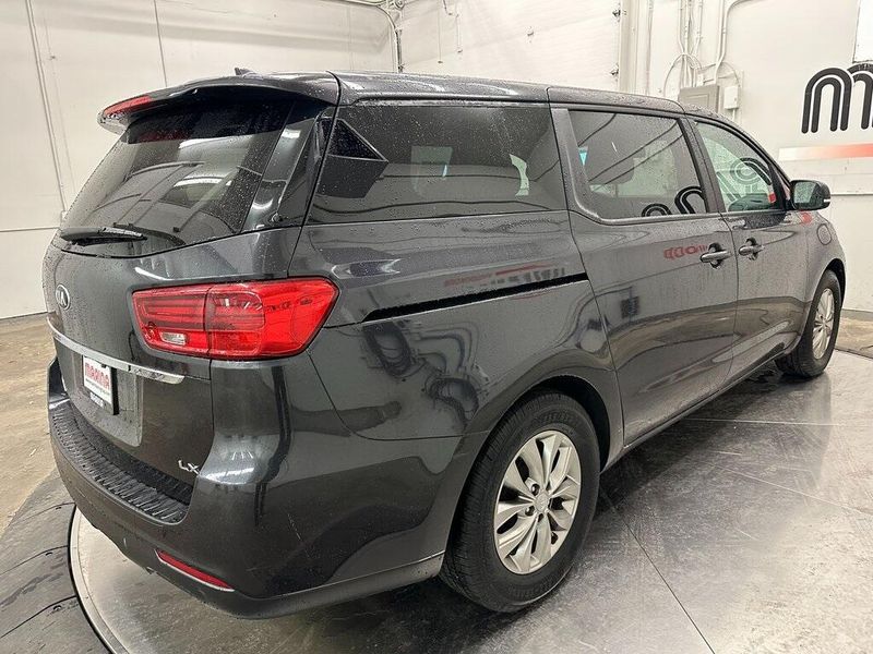 2021 Kia Sedona LXImage 15