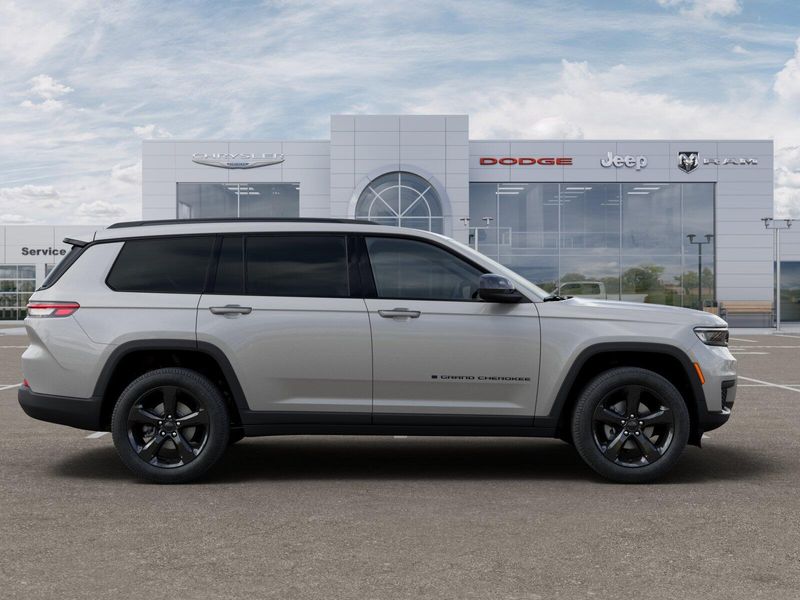 New 2025 Jeep Grand Cherokee L Altitude 4x2Image 28