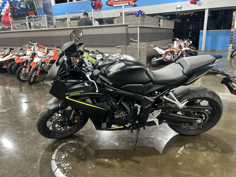 New 2026 Honda CBR650R E-CLUTCH Image 19