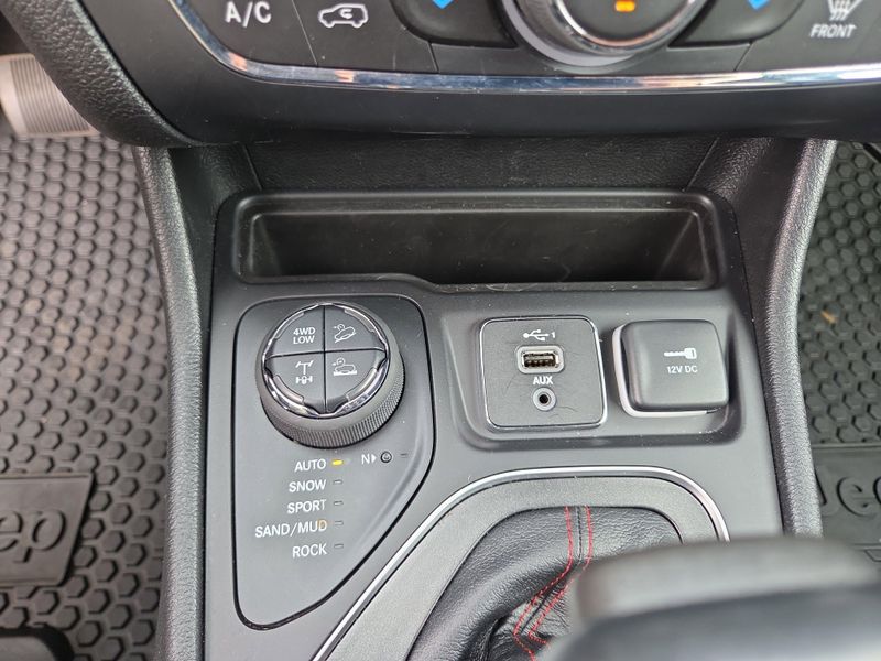 2022 Jeep Cherokee Trailhawk photo 28