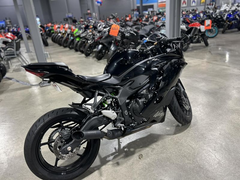 Used 2024 Kawasaki NINJA ZX-4RR Image 5