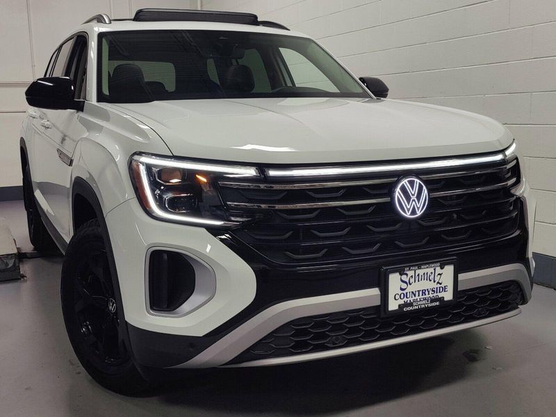 2024 Volkswagen Atlas Peak Edition SE w/Technology/SunroofImage 2