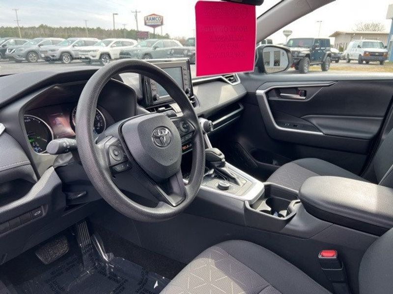 2019 Toyota RAV4 Hybrid XLEImage 11