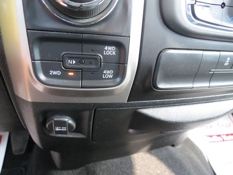 Used 2019 RAM 1500 Classic SLT 4x4 4dr Crew Cab 5.5 ft. SB PickupImage 24