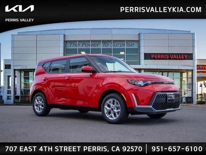 2025 Kia Soul LXImage 1