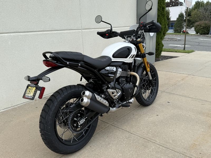 2026 Triumph SCRAMBLER 400 XCImage 3