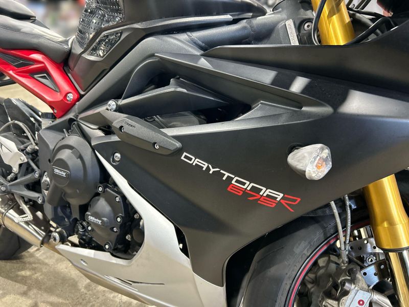 2017 Triumph DAYTONA 675 R Image 25