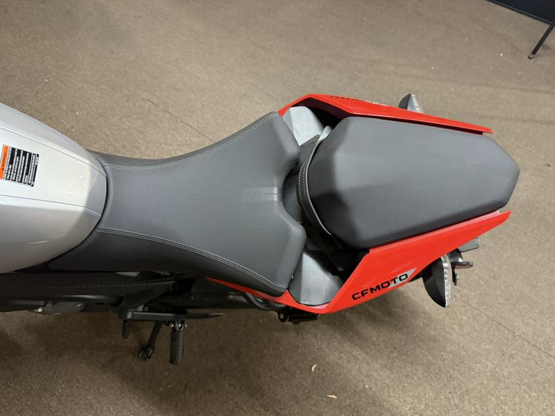 Used 2025 CFMOTO 300NK Image 8