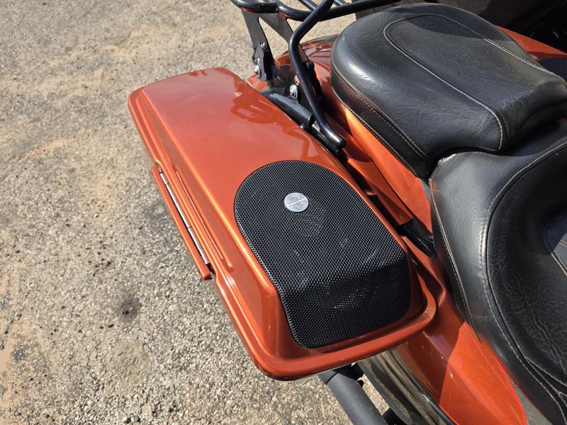 USED 2013 HARLEY ROAD GLIDE CVO  CUSTOM Image 13