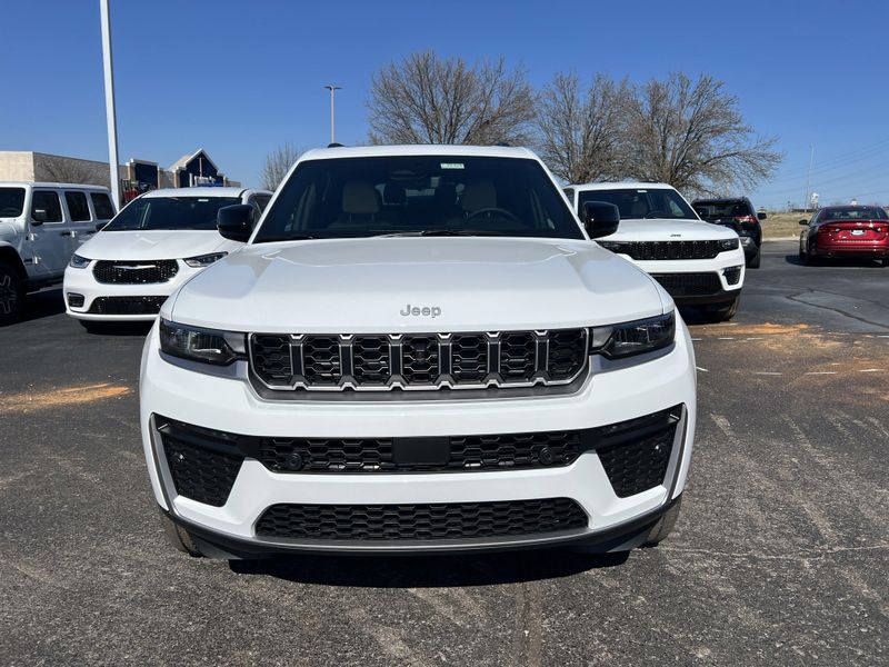 New 2026 Jeep Grand Cherokee L Limited 4x4Image 2