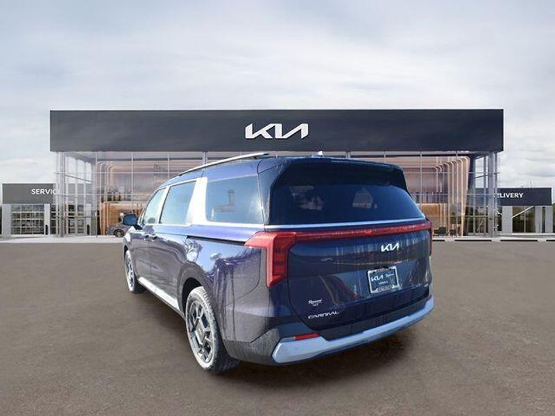 New 2026 Kia Carnival Hybrid EXImage 6
