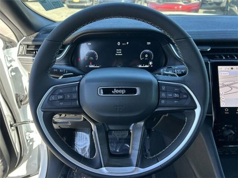 New 2025 Jeep Grand Cherokee Limited 4x4Image 17