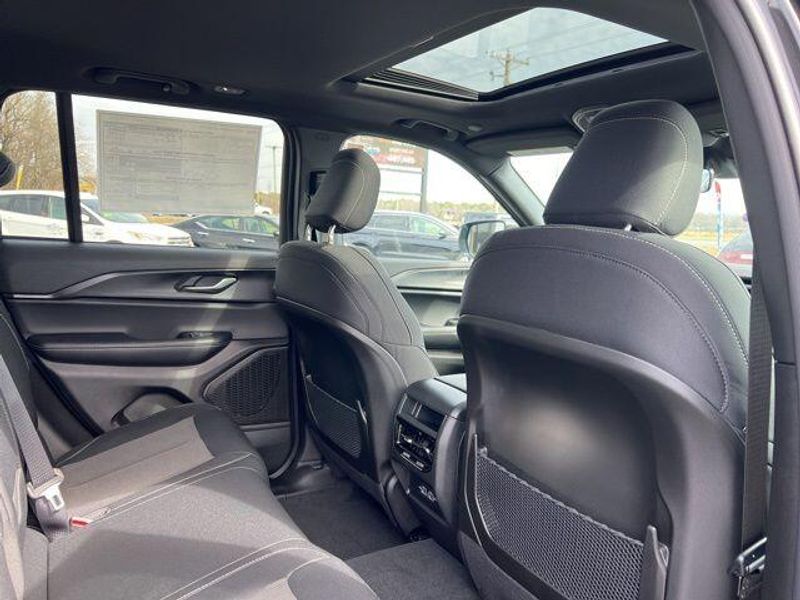 2025 Jeep Grand Cherokee Laredo X 4x4