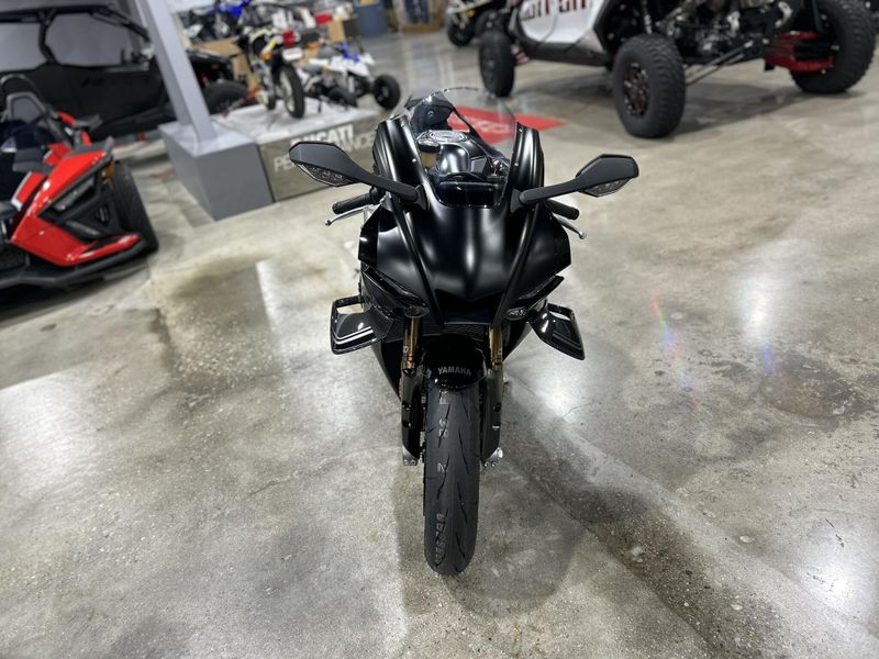 2025 Yamaha YZF-R1 Image 11