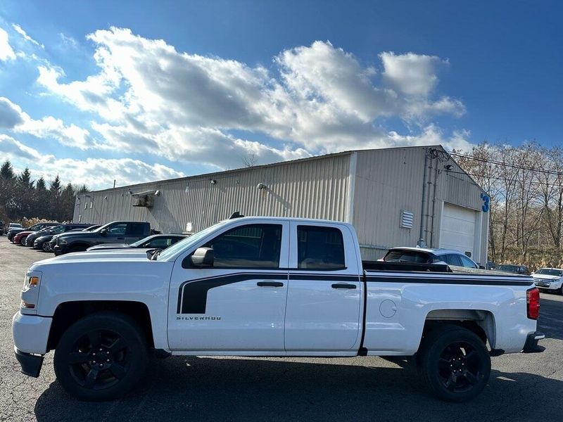 2018 Chevrolet Silverado 1500 CustomImage 6