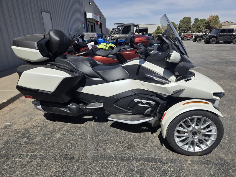 NEW 2026 CAN-AM SPYDER RT SEATOSKY Image 3