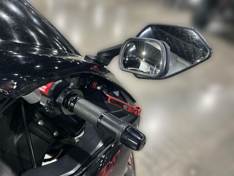 Used 2015 Yamaha YZF-R1 Image 15