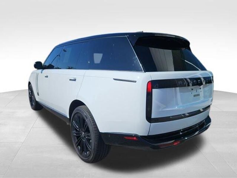 Used 2025 Land Rover Range Rover SE