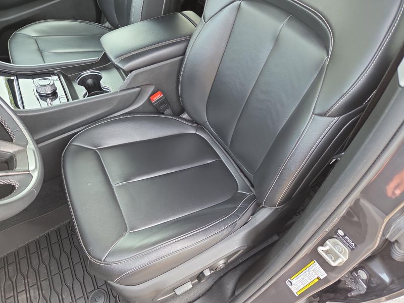 2023 Jeep Grand Cherokee Base photo 13