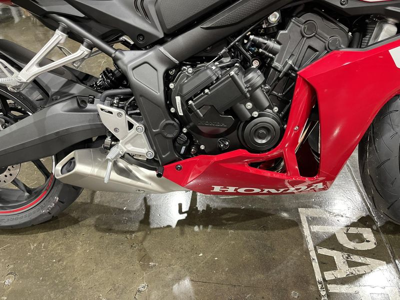 New 2024 Honda CBR650R ABS Image 2