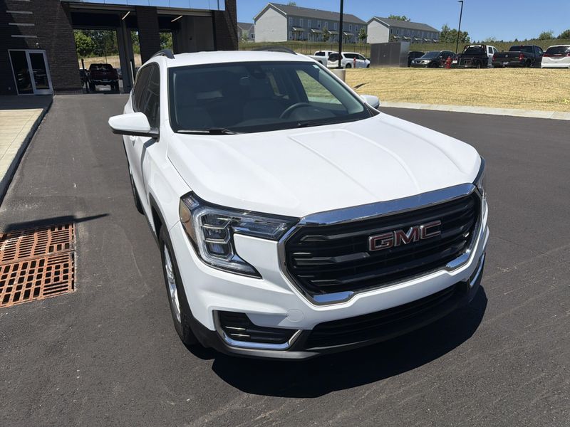 Used 2022 GMC Terrain SLEImage 4