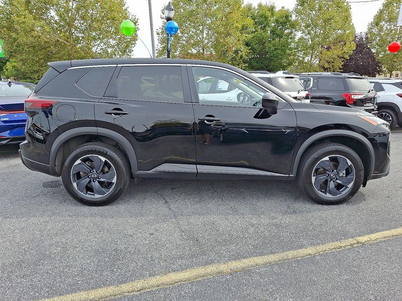 2024 Nissan Rogue SV AWD photo 4