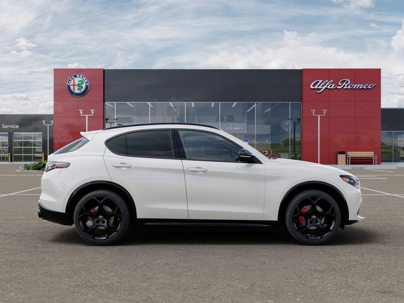 New 2025 Alfa Romeo Stelvio AwdImage 32