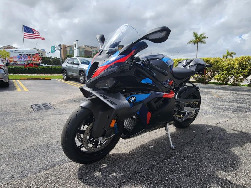 2026 BMW M 1000 RRImage 3