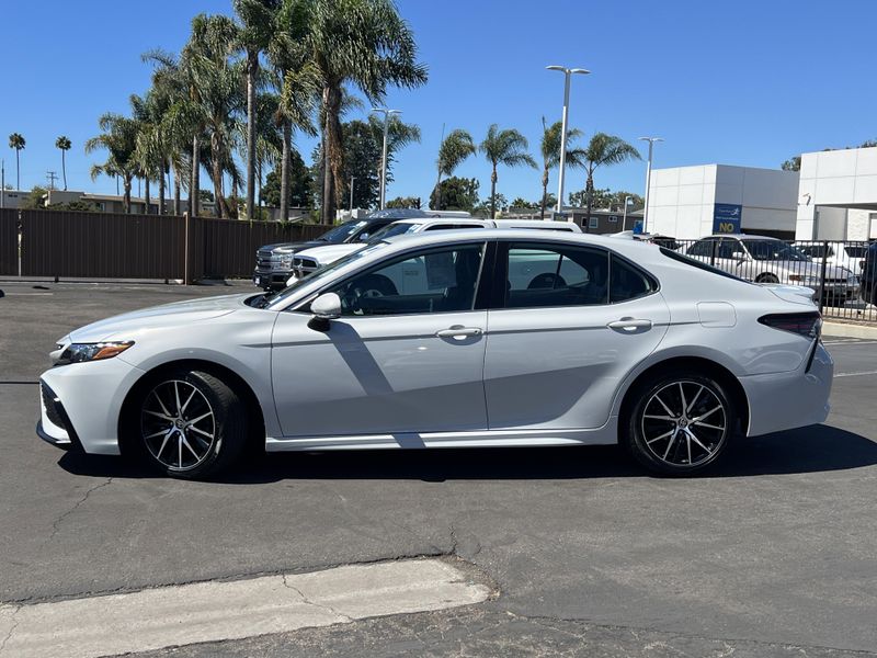 Used 2022 Toyota Camry SEImage 2