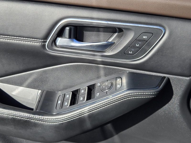 Used 2022 Nissan Rogue FWD Platinum