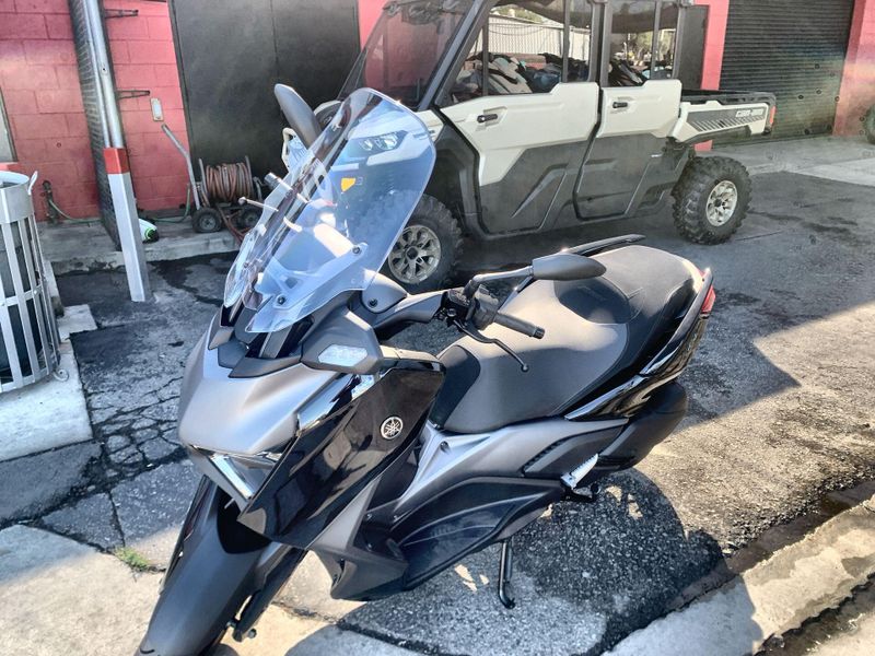 Used 2025 Yamaha Xmax Image 11