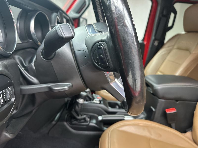 Used 2022 Jeep Wrangler Unlimited SaharaImage 6