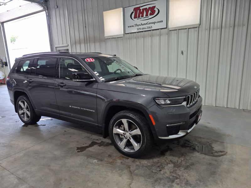 Used 2022 Jeep Grand Cherokee L LimitedImage 3