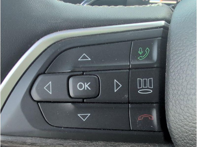 Used 2023 Jeep Grand Cherokee LimitedImage 24