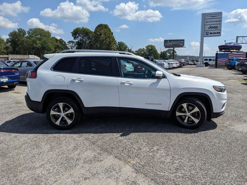 2019 Jeep Cherokee Limited FwdImage 6