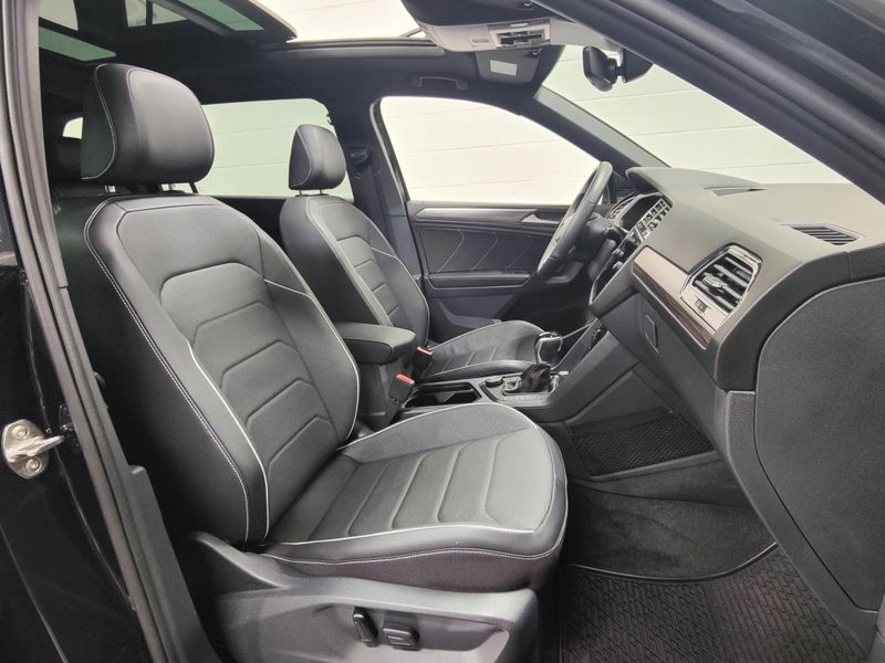Used 2024 Volkswagen Tiguan AWD SEL R-Line w/Sunroof/NavImage 5