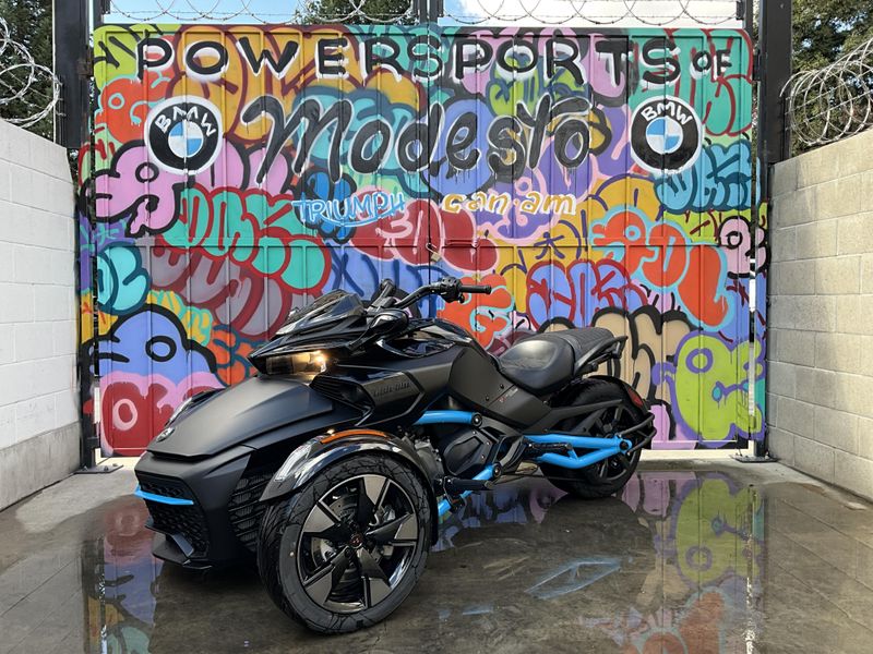 2023 Can-Am SPYDER F3-S in a MONOLITH BLACK SATIN exterior color. Can-Am Modesto (209) 524-2955 canammodesto.com 