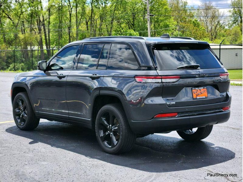 Used 2022 Jeep Grand Cherokee Altitude
