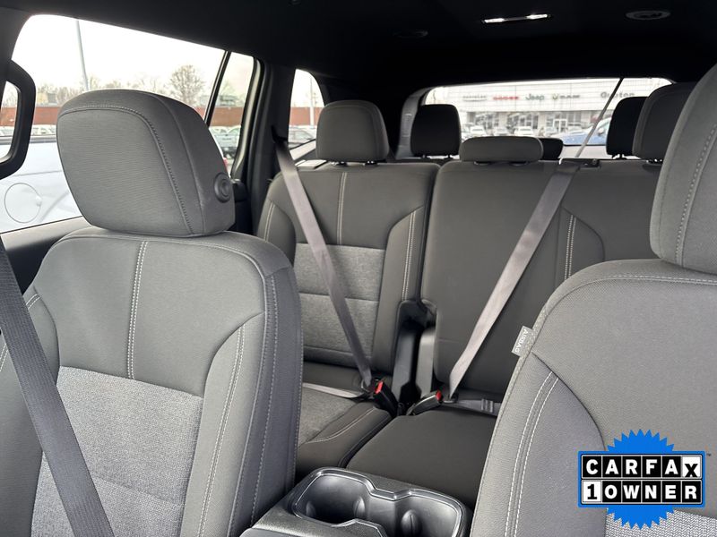 Used 2025 GMC Acadia FWD ElevationImage 31