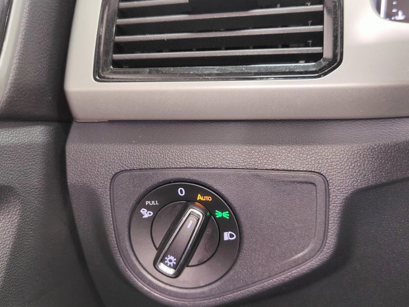 Used 2023 Volkswagen Atlas SE AWD w/Technology & SunroofImage 21