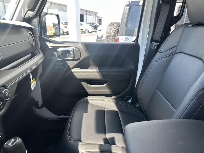 2025 Jeep Wrangler 4-door SaharaImage 27