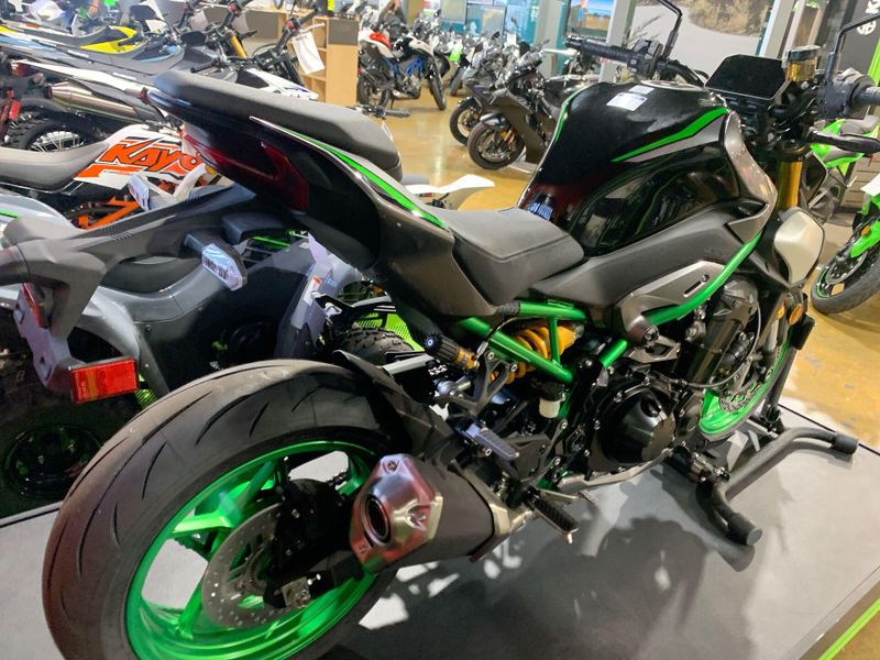 New 2025 Kawasaki Z900 SE ABS Image 14