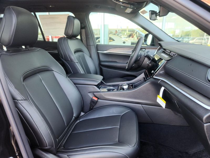 New 2027 Jeep Grand Cherokee Limited 4x4