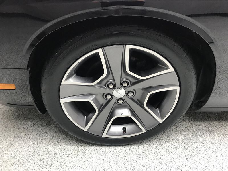 Used 2013 Dodge Challenger R/T ClassicImage 2