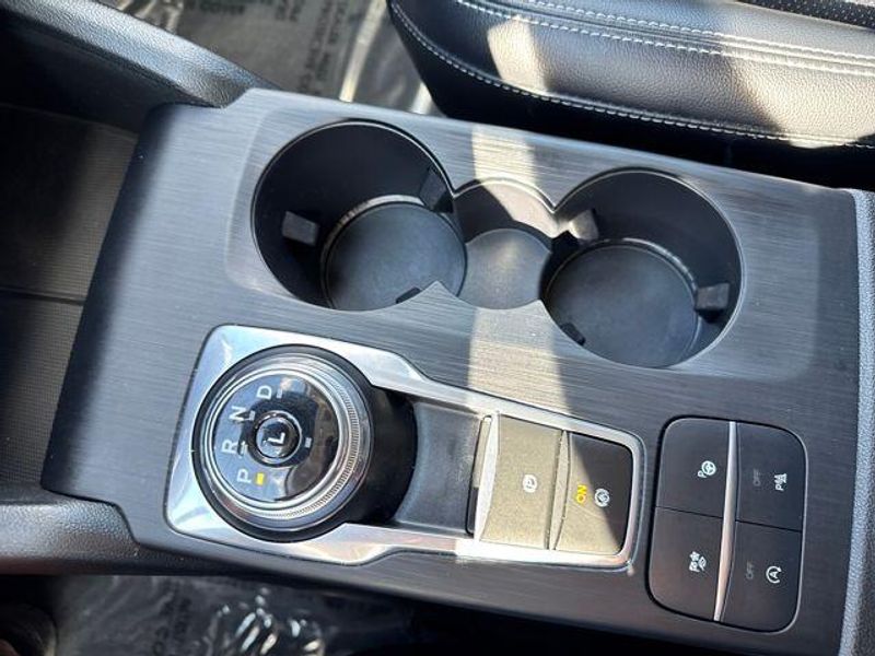 2021 Ford Escape Titanium photo 24