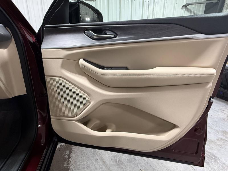 New 2025 Jeep Grand Cherokee Limited 4x4Image 13