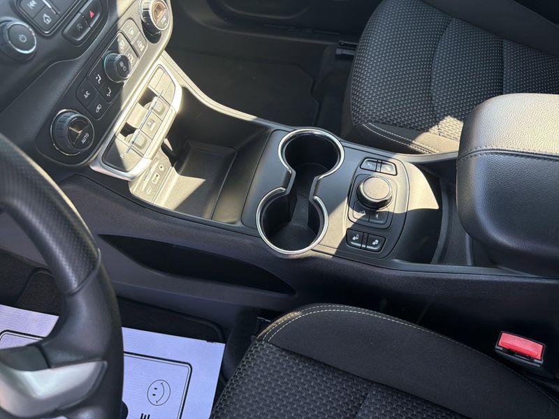 Used 2022 GMC Terrain SLEImage 27