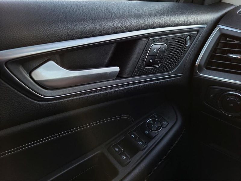 2022 Ford Edge TitaniumImage 22