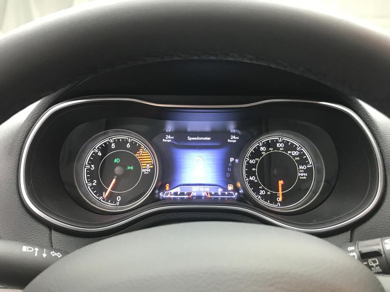 Used 2022 Jeep Cherokee Latitude LuxImage 5